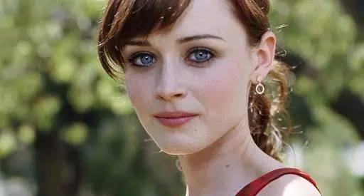 国外媒体为什么从来不掩饰女演员的雀斑?