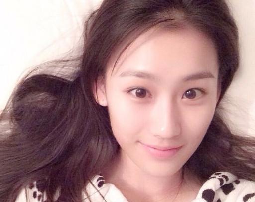 1.柳叶眉型的女孩