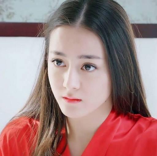 90后最美的4大校花: 迪丽热巴仅排第二, 第一果