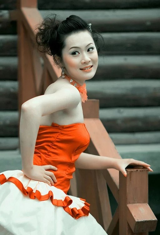 人像摄影:穿婚纱的漂亮新娘子
