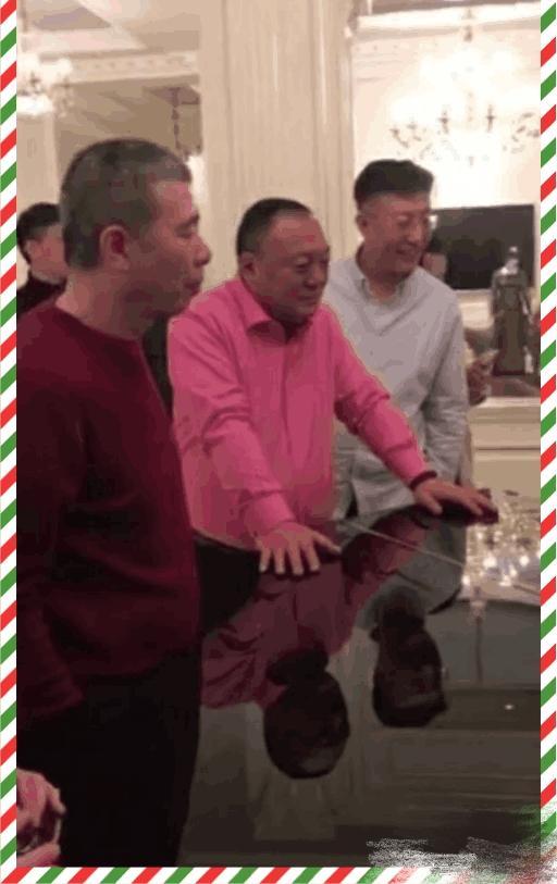 大佬舞蹈让苗苗脱靴跳舞助兴,幸好陈道明在场的视频饭局望图片