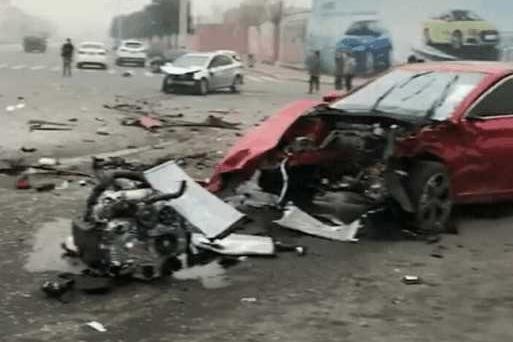 新款名爵6还未上牌就完成首撞, 发动机脱离车身, 网友: 第一次见