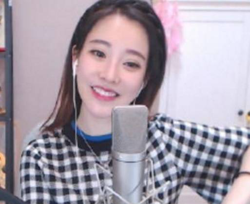 冯提莫快本压轴短短几分钟,直播间人气瞬间高