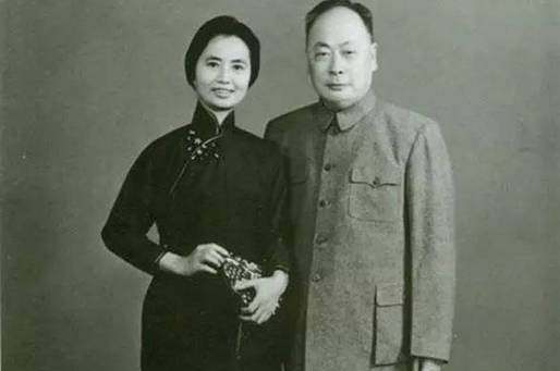 十大元帅中，谁的老婆最漂亮？没人比得上她