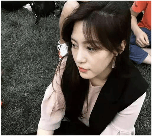 她是娱乐圈唯一一个比自家艺人还要美的经纪人