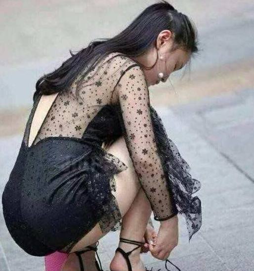 没有美女穿内衣的图片_没有穿内衣的美女大全(3)