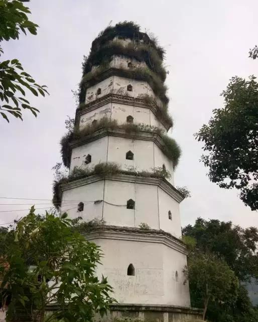 宜宾有一座白塔山上的标志性建筑被遗弃!没有保护价值了吗?
