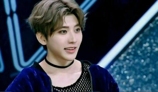 蔡徐坤是偶像练习生第一帅?网友评价:长相一般,还娘炮全靠包装