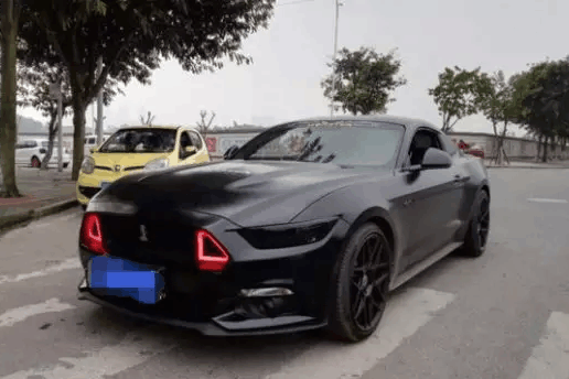 虽然是二手福特野马, 但外观和动力都物超所值