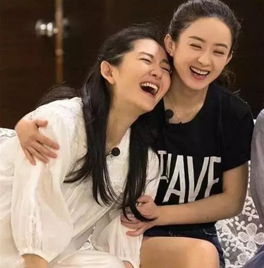 终于明白为何女星都不愿意和谢娜合影,连迪丽热巴张馨予都尴尬了