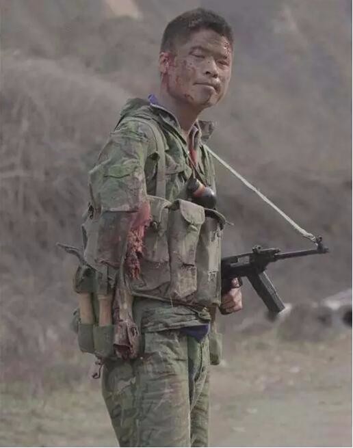 80岁的蒋介石坐在海边,遥望大陆 张张图片扎人心