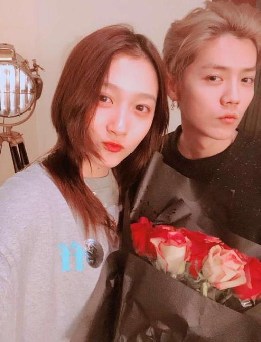 鹿晗关晓彤狗年春晚合体无望,他们却以这样的