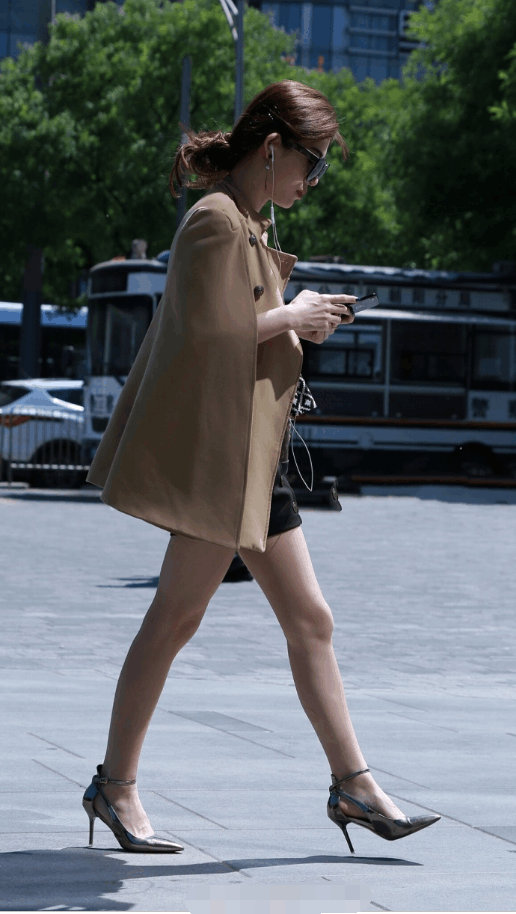 街拍: 冬季的街头这位女孩才是美丽冻人