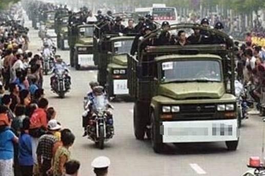 中国第一黑老大，A88888车牌无人敢拦，豪车霸气下场却惨不忍睹