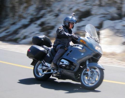 用买奥迪A6的价钱去买一辆宝马摩托车,值吗?