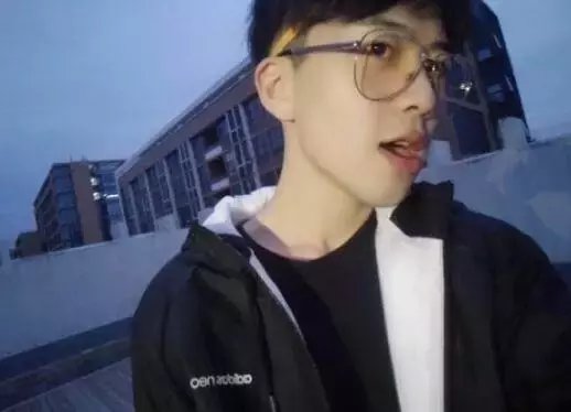 何炅晒最新一期《快本》照片, 网友评论炸锅, 只