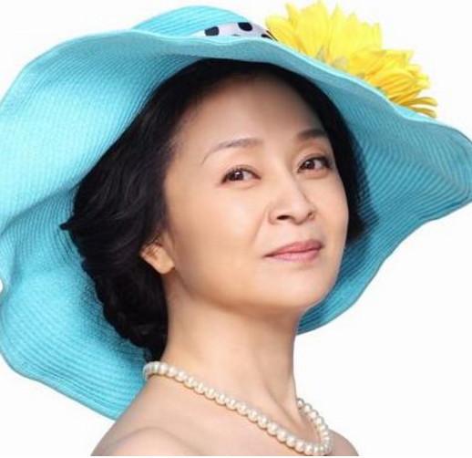 她是老戏骨,演村姑走红,为爱息影5年,今是妈妈专业户!