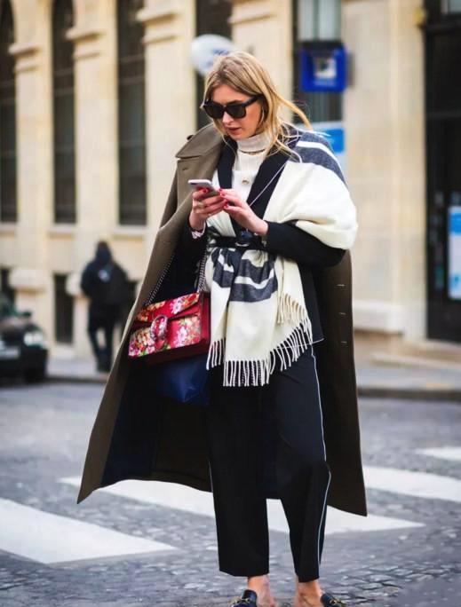 长款大衣外套搭配阔腿裤有多火?这些国外的街
