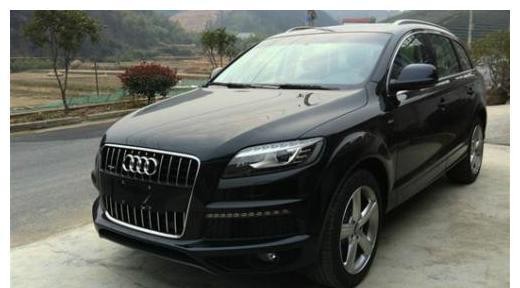 男子开豪车被拦，交警走近一看不敢上前开罚单了