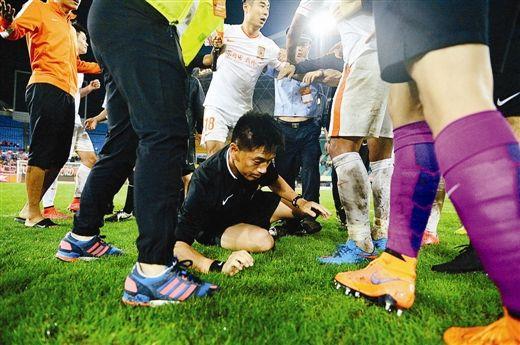 足协裁判改革第一步 争议嫩哨替换昏哨升任国