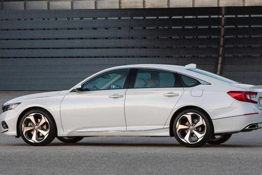 搭载10AT的本田十代雅阁是好, 但缺的是后排出风口