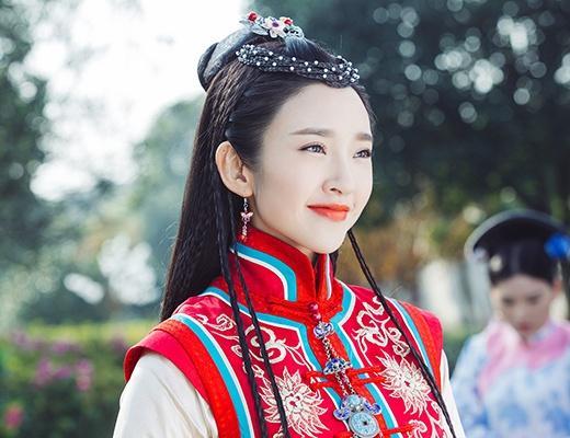 本是姑侄关系，却同为努尔哈赤妃子，一位是皇后，而她只能是侧妃