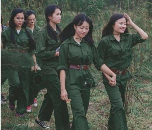 越南女兵训练靓照简直美翻了,难怪二战时让美国大兵都