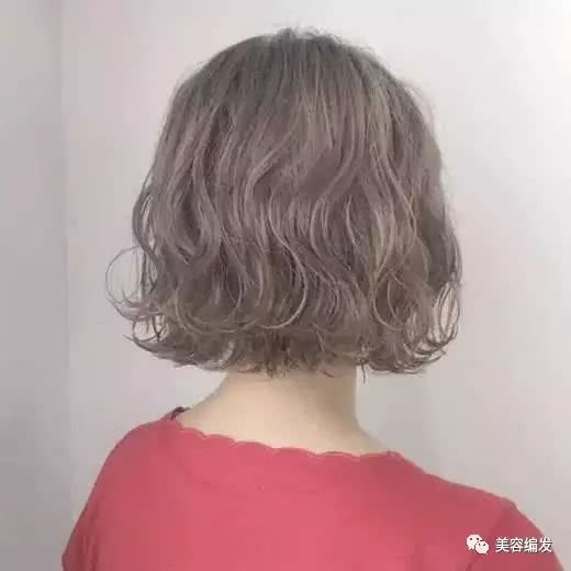 短发烫发:短发这样烫才不会老气!中短发烫发发型