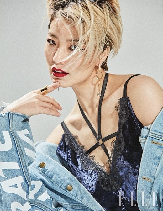 韩国女艺人安英美拍杂志写真 复古风造型抢眼