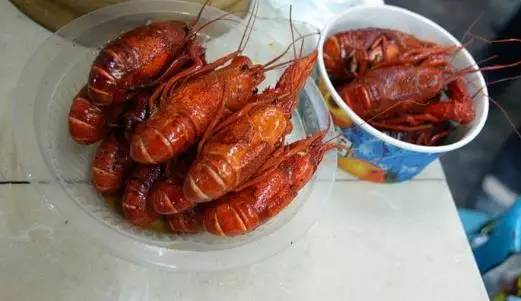 除了兴顺夜市，沈阳还有6条夜市街，均价8元33种必吃小吃扔给你