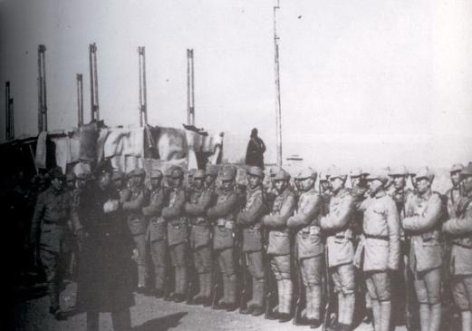 1949年，坐拥55万大军的傅作义，为什么要接受和平改编？