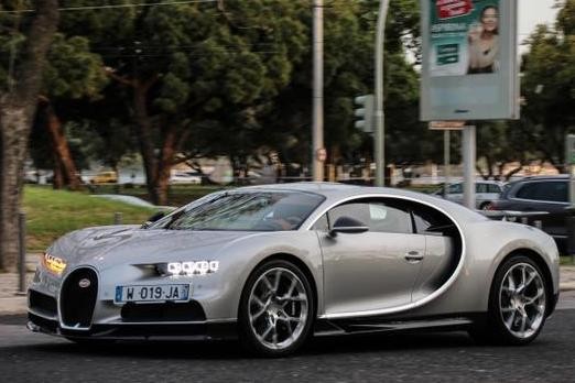 街拍布加迪Chiron，无敌是多么的寂寞