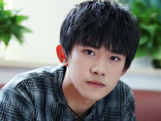 盘点名字是四个字的明星:热巴娜扎都是高颜值