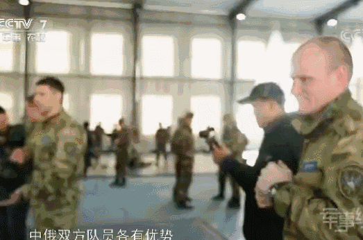 中俄联合集训反恐,毛子冲进去干掉了人质,任务失败.