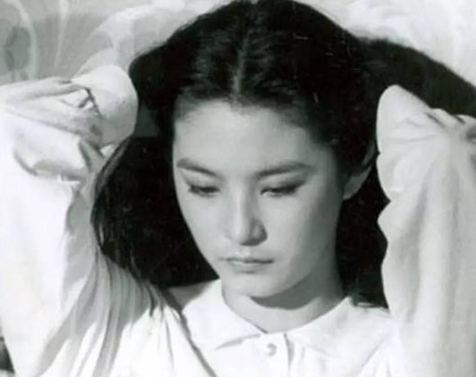 琼瑶阿姨的造星能力当之无愧,她是唯一没被捧