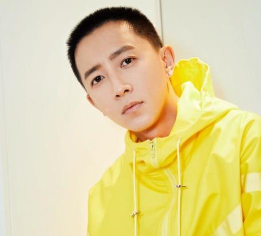 网友评吴亦凡陈冠希短发照,对于干净寸头的男生没有抵抗力