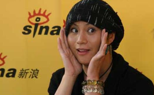 名声响彻国际，自比潘金莲让人汗颜，变性多年却没金星有女人味！