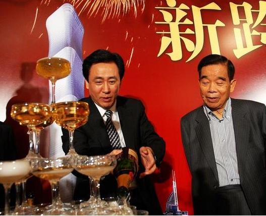 为什么郎平任职国家队,要俱乐部出工资?许家印