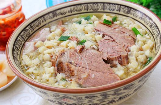 去西安游玩,哪些地方有值得一试的小吃?