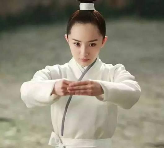 杨颖发量越来越少,当她撩起头发,再也不觉得杨