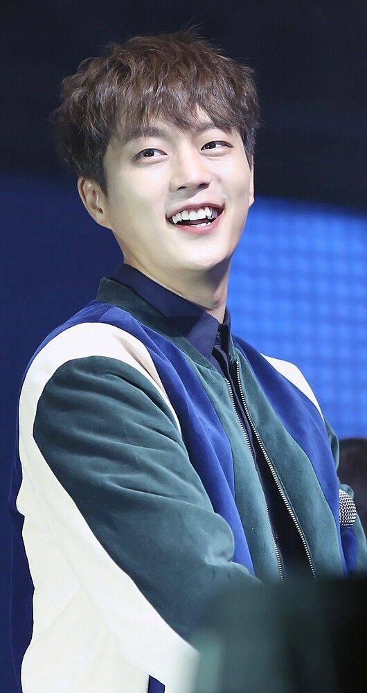 整牙后气质大变效果堪比整容! 韩国爱豆整牙前