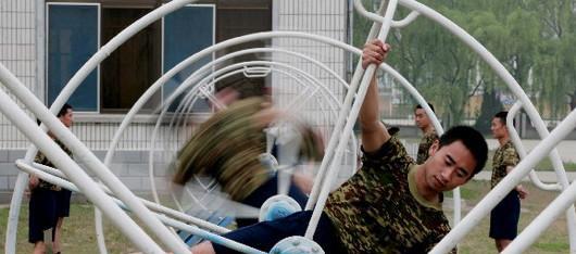 培养一个飞行员需要这么多钱 你就知道为啥不