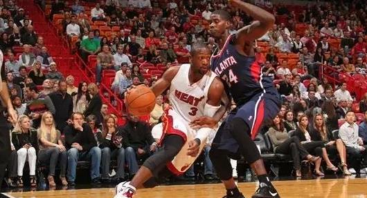 篮球场上最常用的过人招式,不会这几招那你就