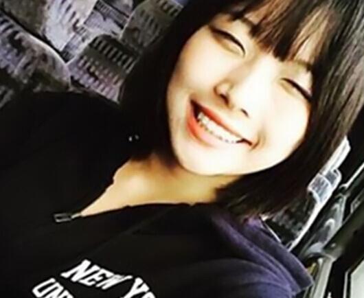 51岁黄菡全家照曝光，女儿颜值不输明星，首谈离开非诚原因