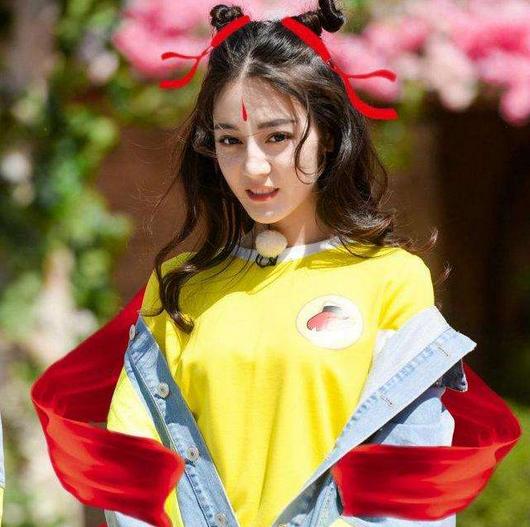 迪丽热巴跑男不戴胸罩