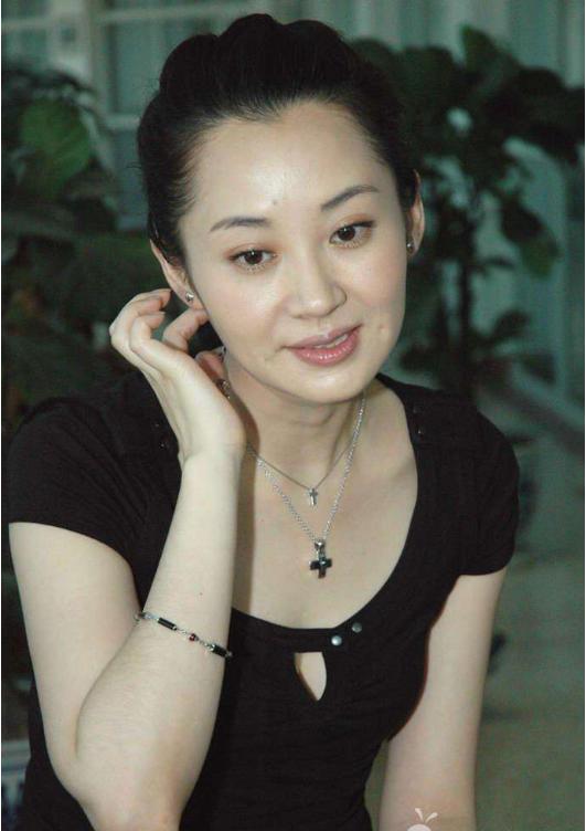 看了许晴年轻时候照片,才知道为何迷倒不少男人,49岁却仍然单身