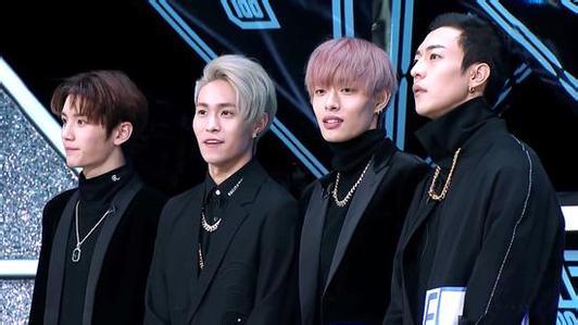 《偶像练习生》出了个贫民窟男团, 台下反差太