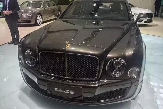 都是宾利, 为啥有的金“B”有的是黑“B”