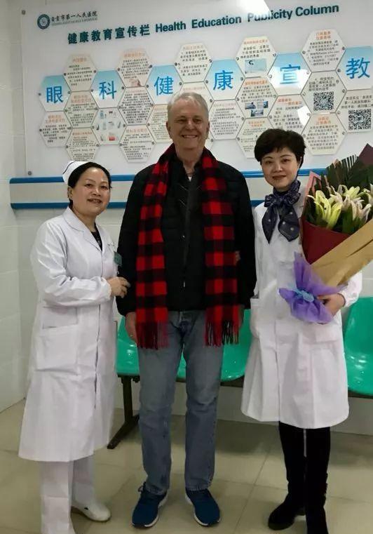 外国友人在自贡重见光明