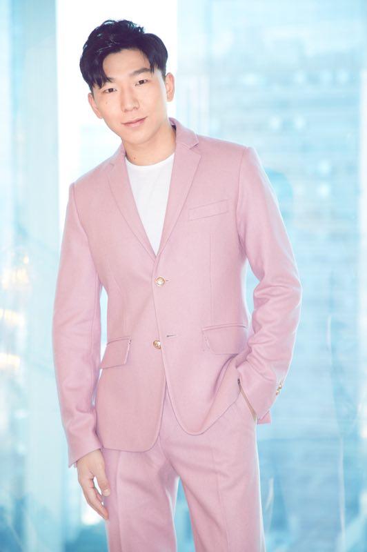 阿如那《妖铃铃》,粉色羞涩小哥哥再也没了《